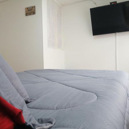 Habitacion Privada Cerca Al Aeropuerto Y Terminal Bogotá Exteriör bild