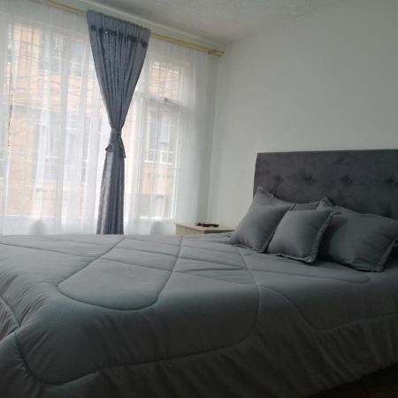 Habitacion Privada Cerca Al Aeropuerto Y Terminal Bogotá Exteriör bild