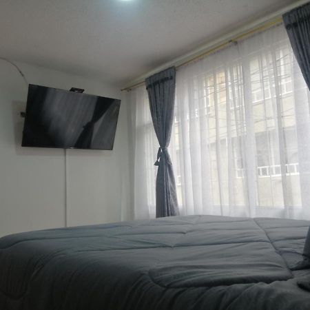 Habitacion Privada Cerca Al Aeropuerto Y Terminal Bogotá Exteriör bild