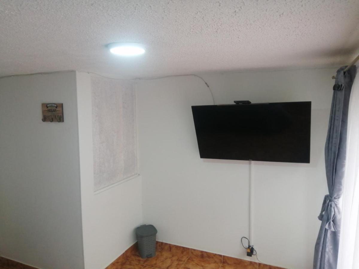 Habitacion Privada Cerca Al Aeropuerto Y Terminal Bogotá Exteriör bild