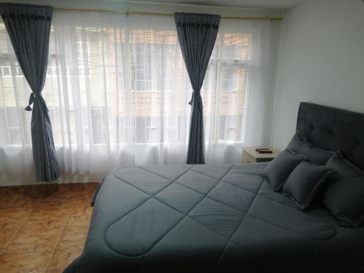 Habitacion Privada Cerca Al Aeropuerto Y Terminal Bogotá Exteriör bild