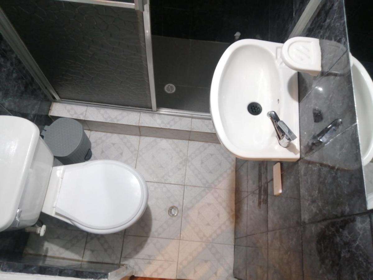 Habitacion Privada Cerca Al Aeropuerto Y Terminal Bogotá Exteriör bild